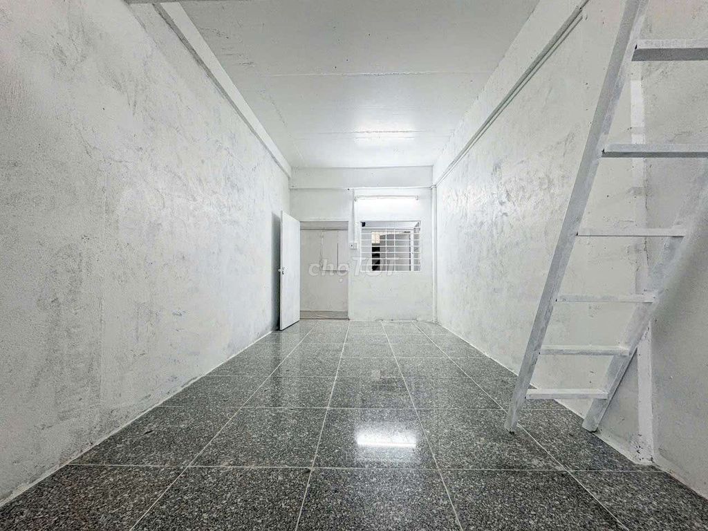 It's the owner of the room near cnc, University ufret.