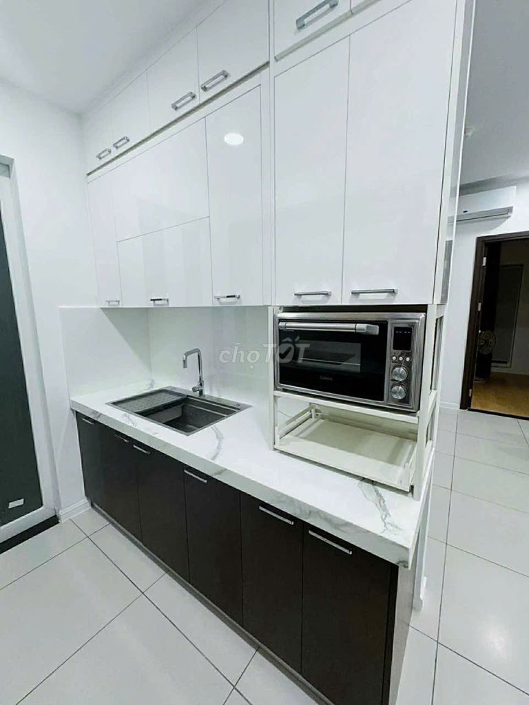 Rent three bedrooms, two toilets, Xigrid Court, 25 million for management.