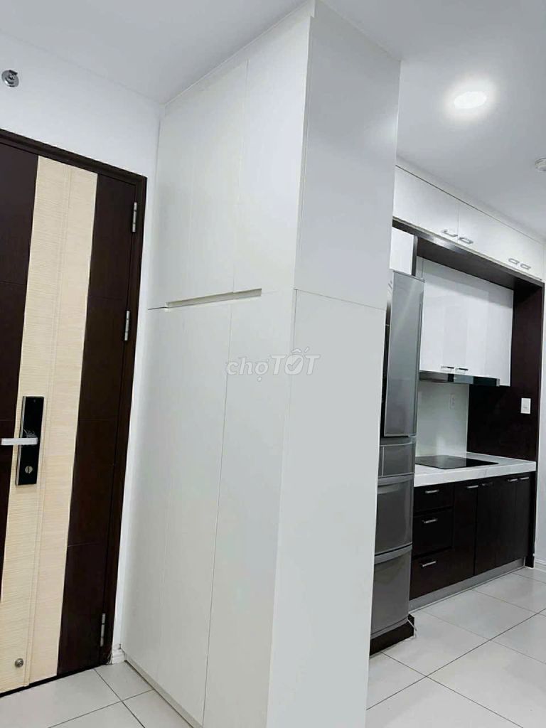 Rent three bedrooms, two toilets, Xigrid Court, 25 million for management.