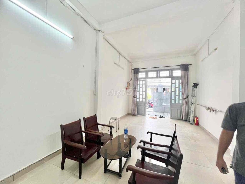 Rent a 1 st floor of the 4 x 16 Firename