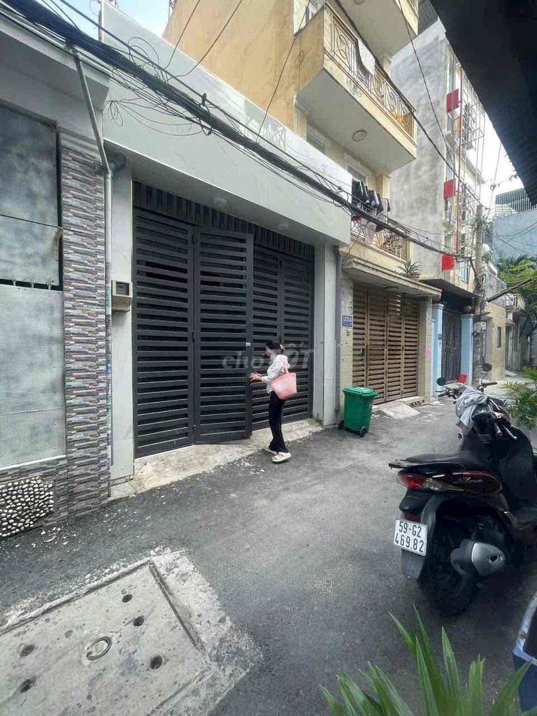 Rent the original three bedrooms 4.2 x 18 meters Nguyễn Duy Cung alley