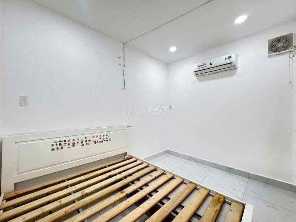 Rent the original three bedrooms 4.2 x 18 meters Nguyễn Duy Cung alley