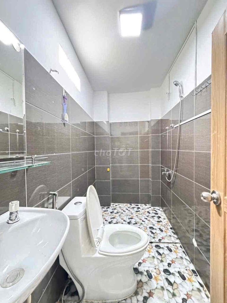 Rent the original three bedrooms 4.2 x 18 meters Nguyễn Duy Cung alley