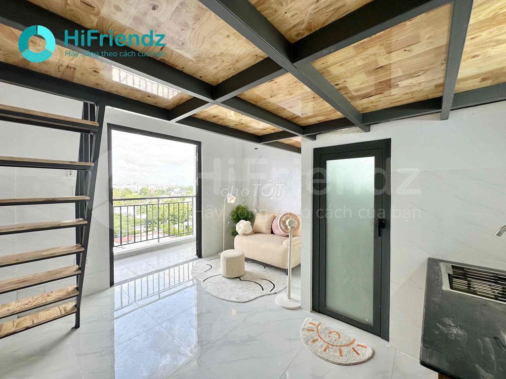 a balconctal skylight window room. Full interior close to Nguyễn Thái Sơn.