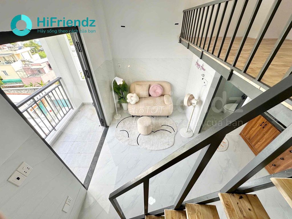 a balconctal skylight window room. Full interior close to Nguyễn Thái Sơn.