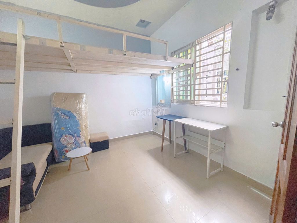 The interior room--with high guard, open window. Price: 3.3 million. near emart