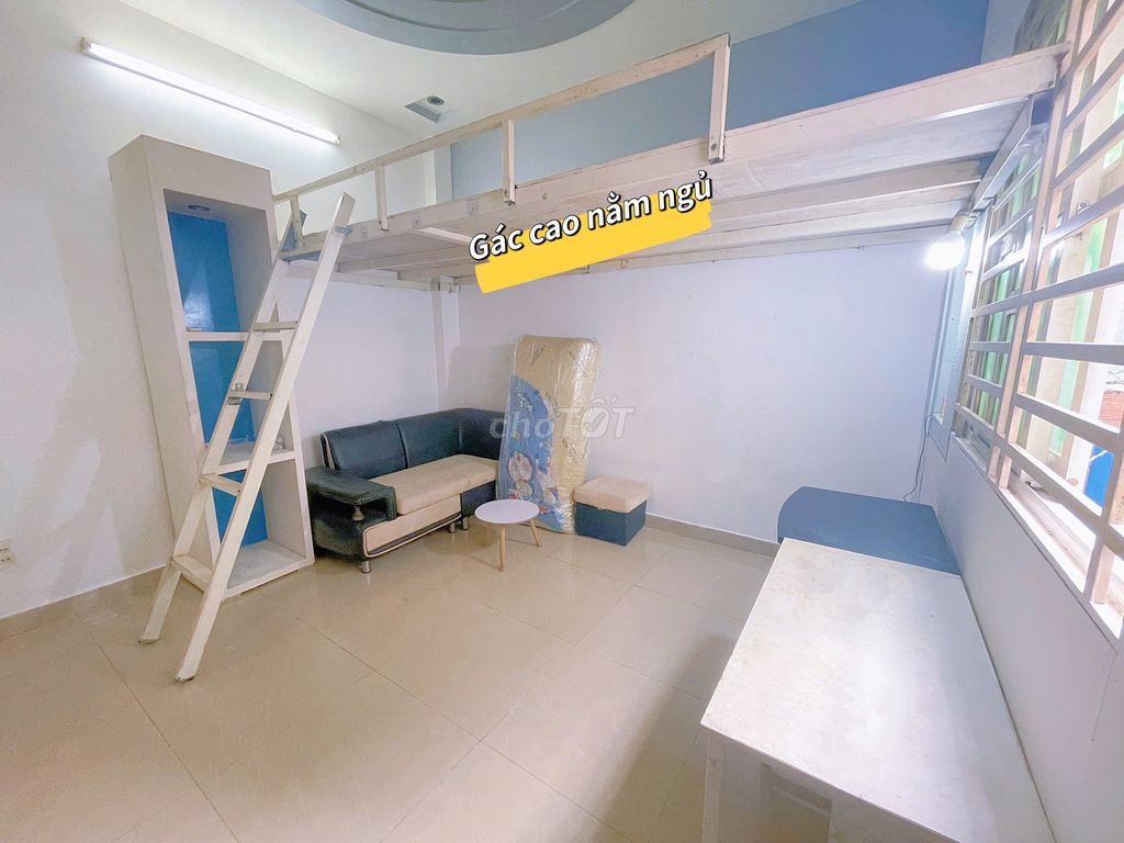 The interior room--with high guard, open window. Price: 3.3 million. near emart