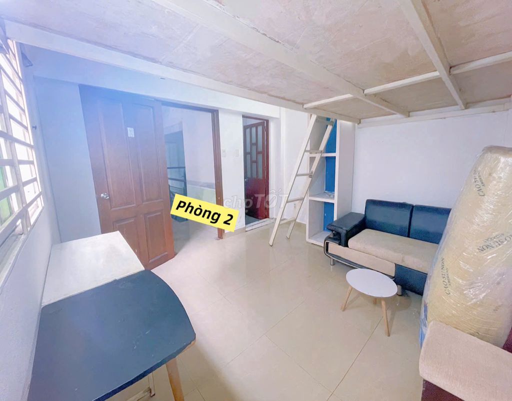 The interior room--with high guard, open window. Price: 3.3 million. near emart