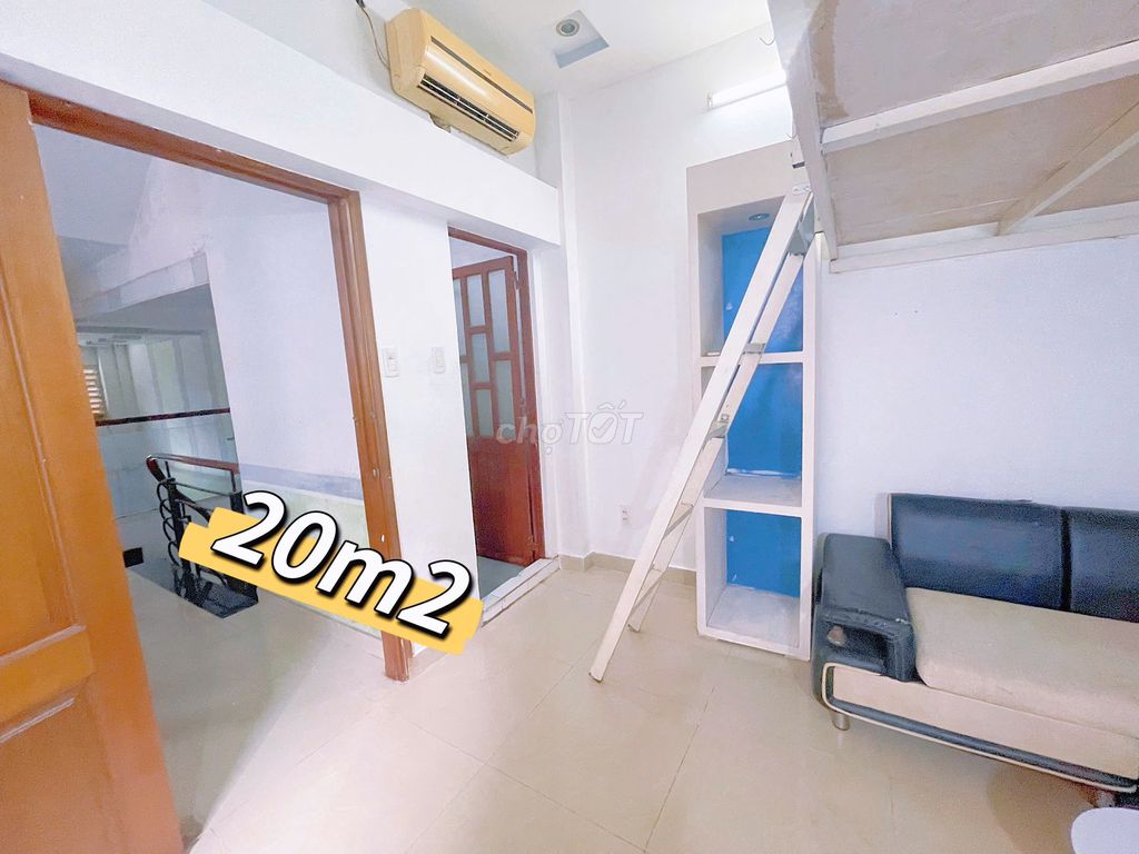 The interior room--with high guard, open window. Price: 3.3 million. near emart