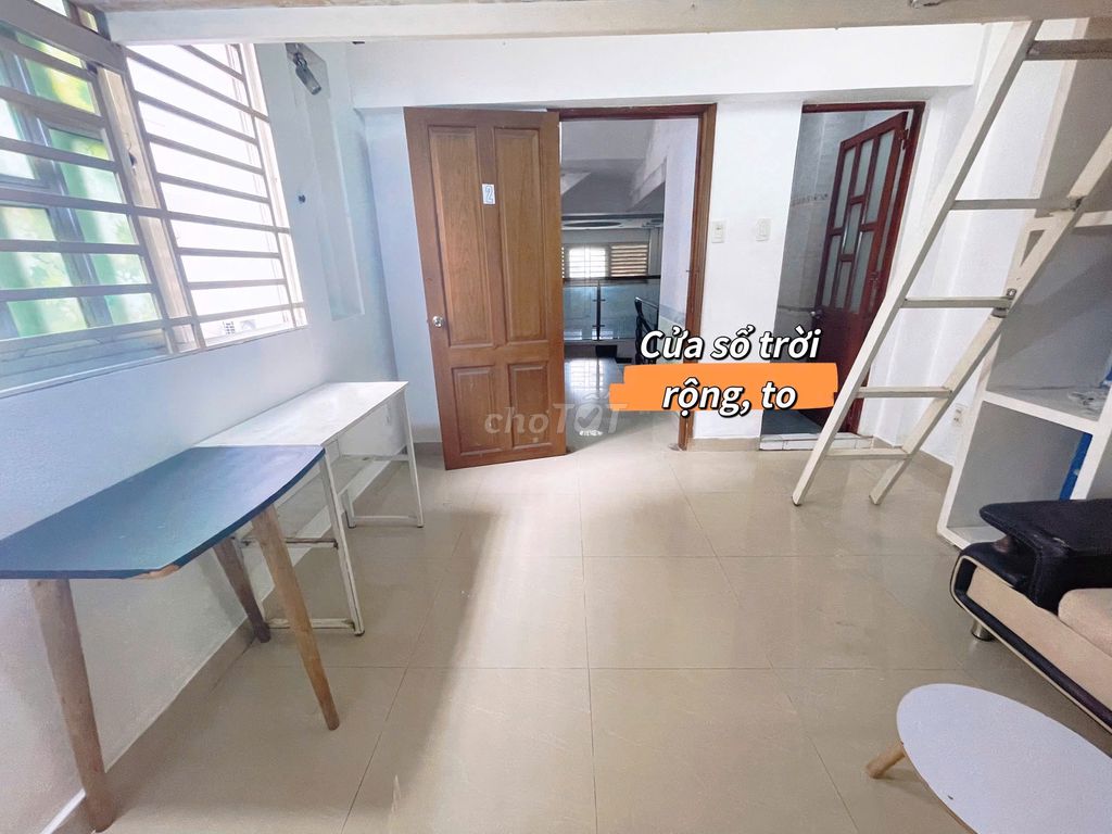 The interior room--with high guard, open window. Price: 3.3 million. near emart