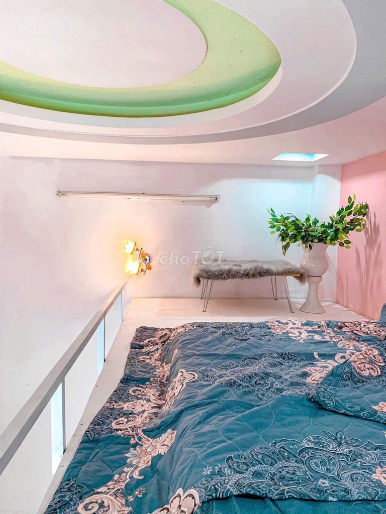 The interior room--with high guard, open window. Price: 3.3 million. near emart