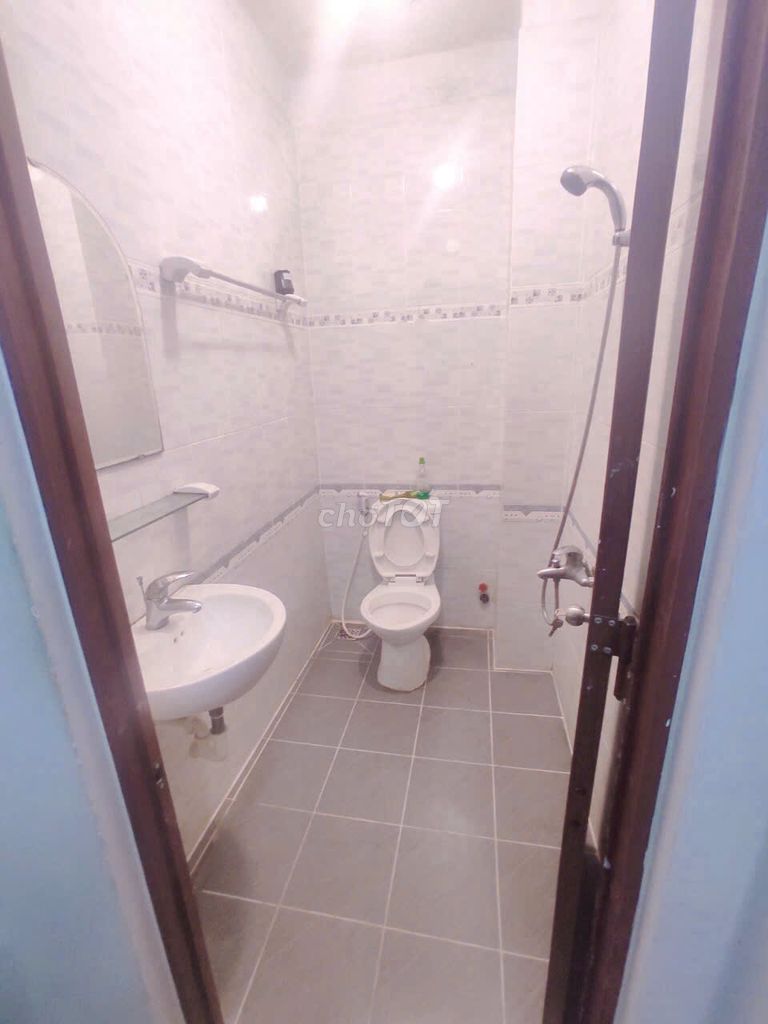 The interior room--with high guard, open window. Price: 3.3 million. near emart