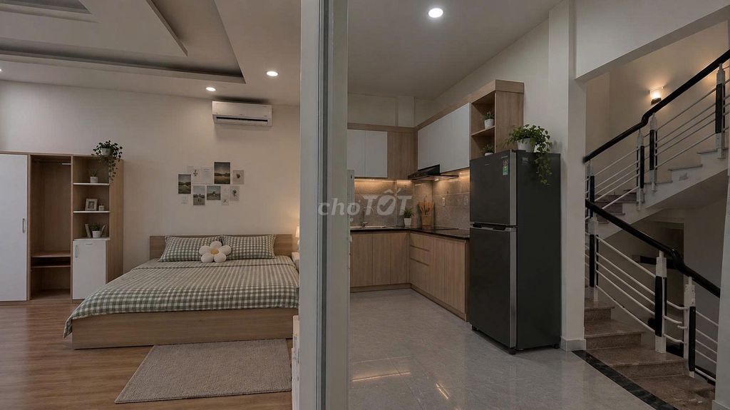 The studio is 35 M2 wide, only 4 million million full of furniture near the West A.D. market.