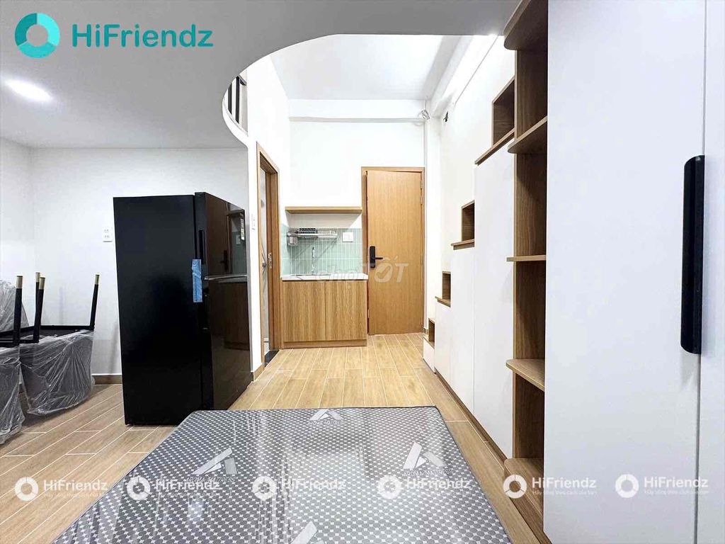 Rent a tall apartment full of furniture in Nguyễn Trãi District 1.
