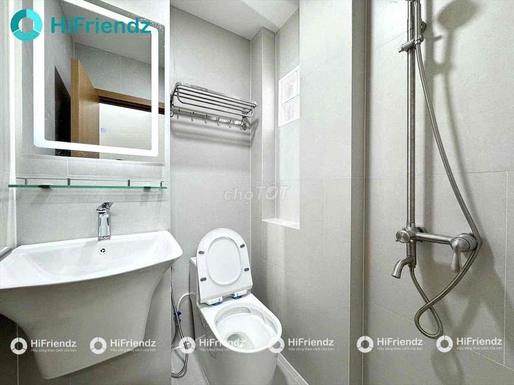 Rent a tall apartment full of furniture in Nguyễn Trãi District 1.