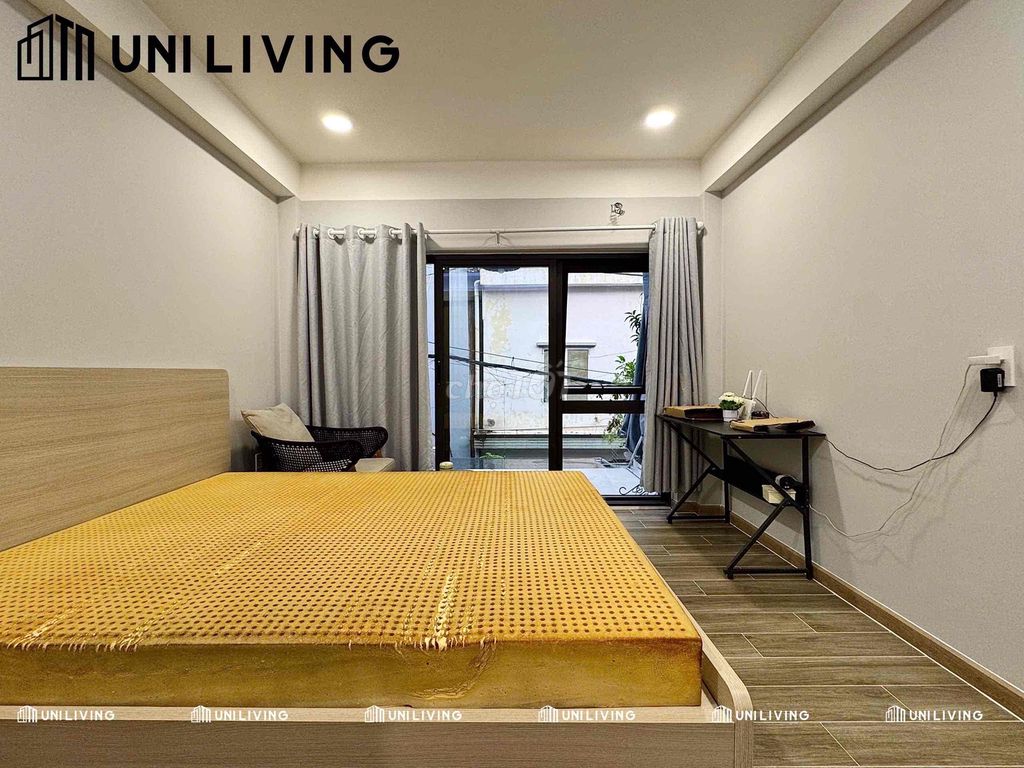 It's the owner who rents a high-end apartment - a garden - an elevator against the first district.
