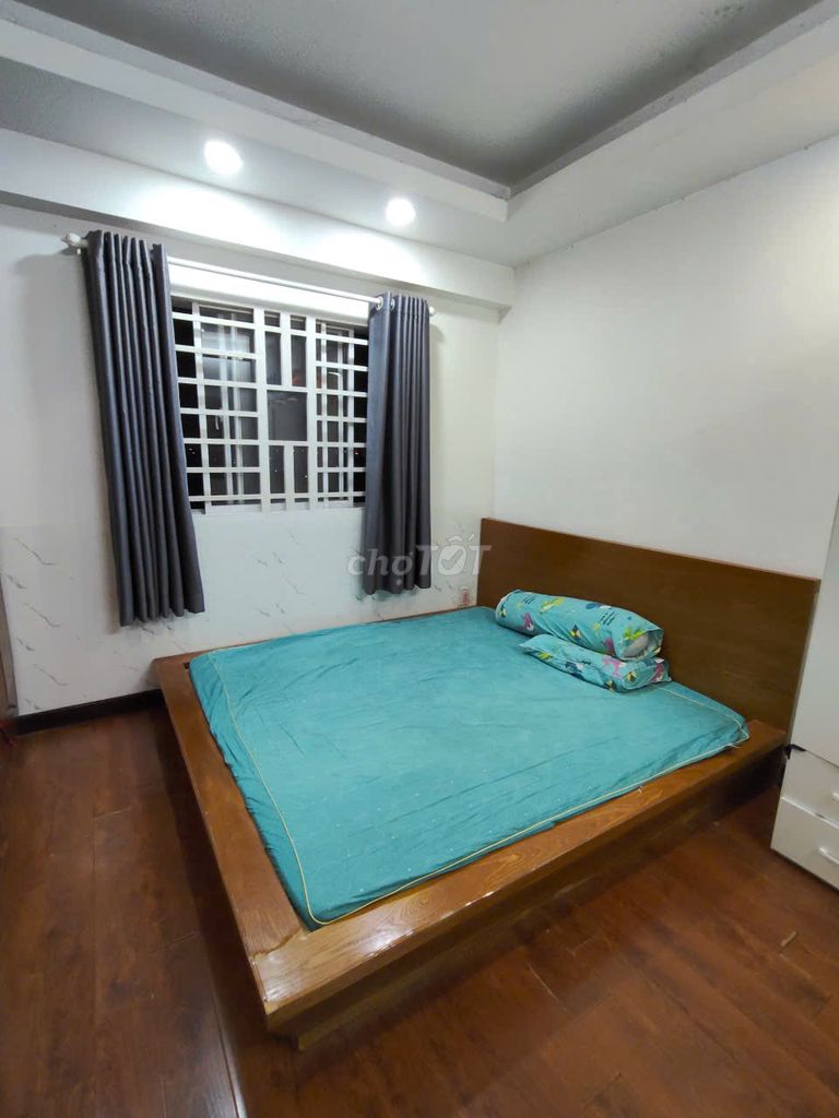 Second highest apartment with balconies in Central Plaza.