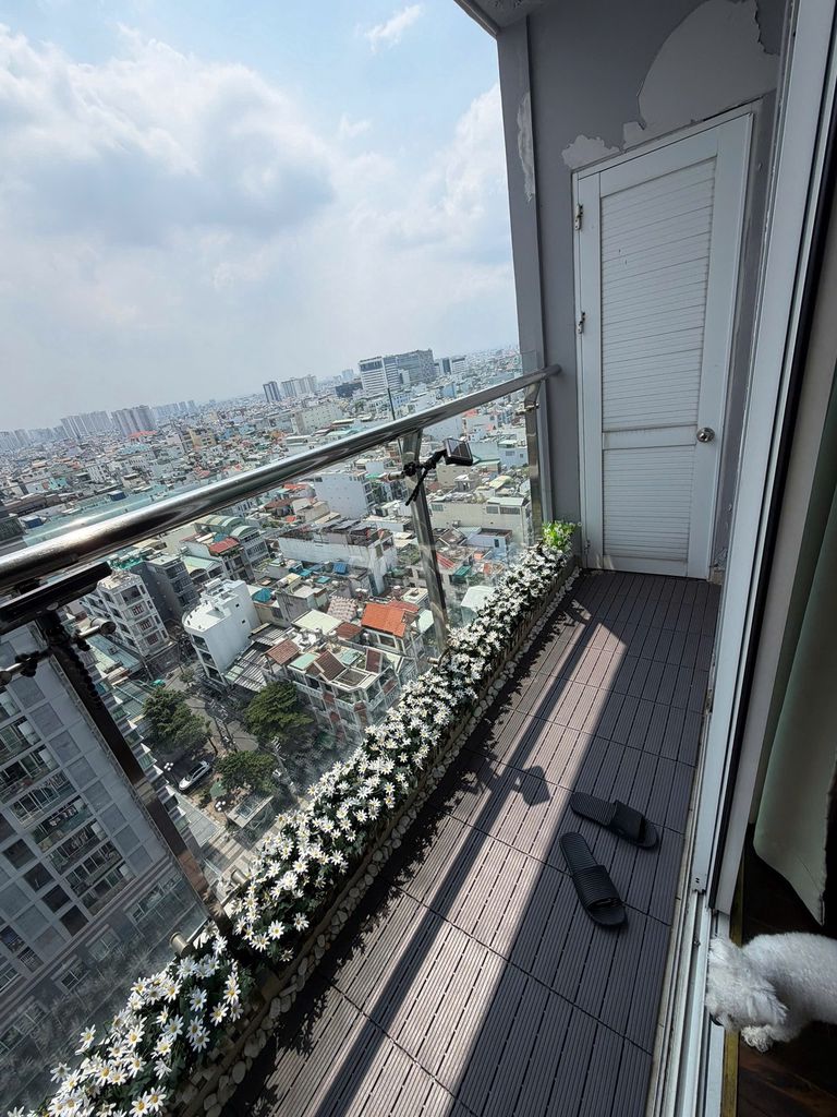 Second highest apartment with balconies in Central Plaza.