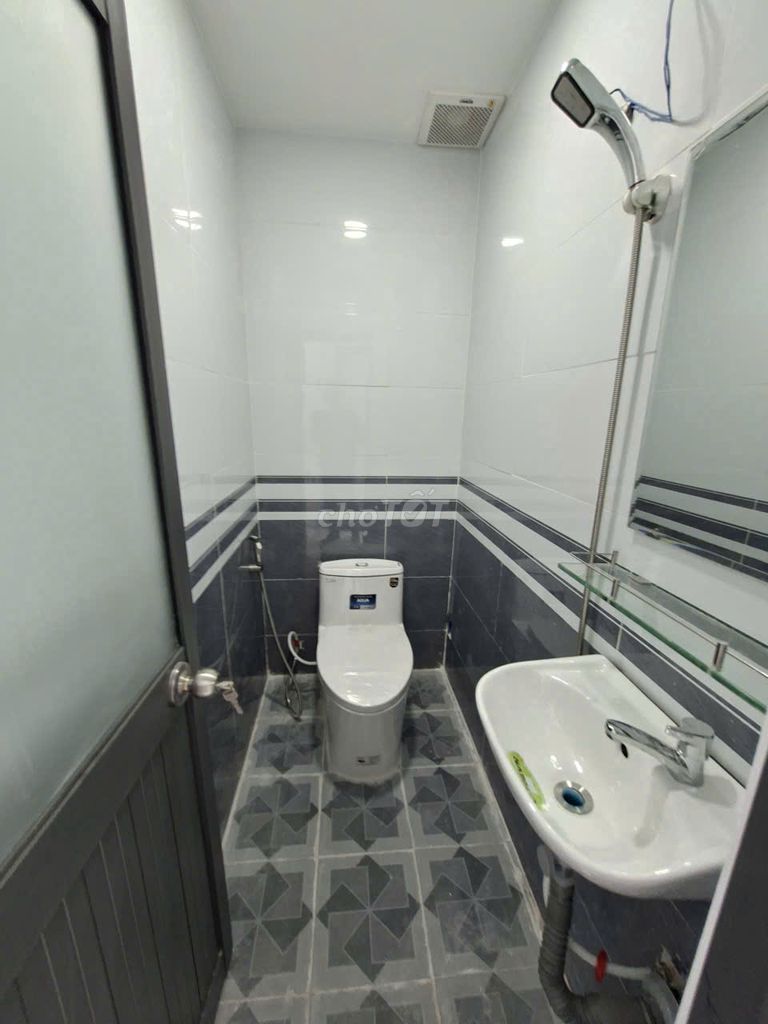 The Mtkd Bà Hạt, 2nd floor is empty for 3 25 million toilets.