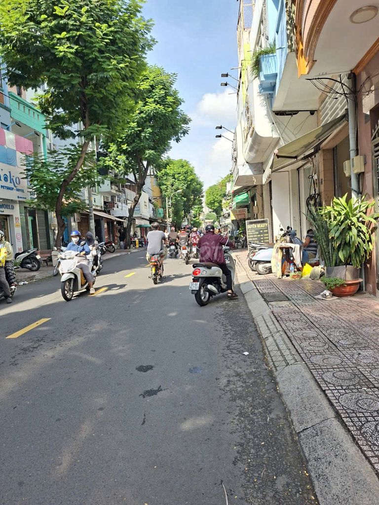 The Mtkd Bà Hạt, 2nd floor is empty for 3 25 million toilets.