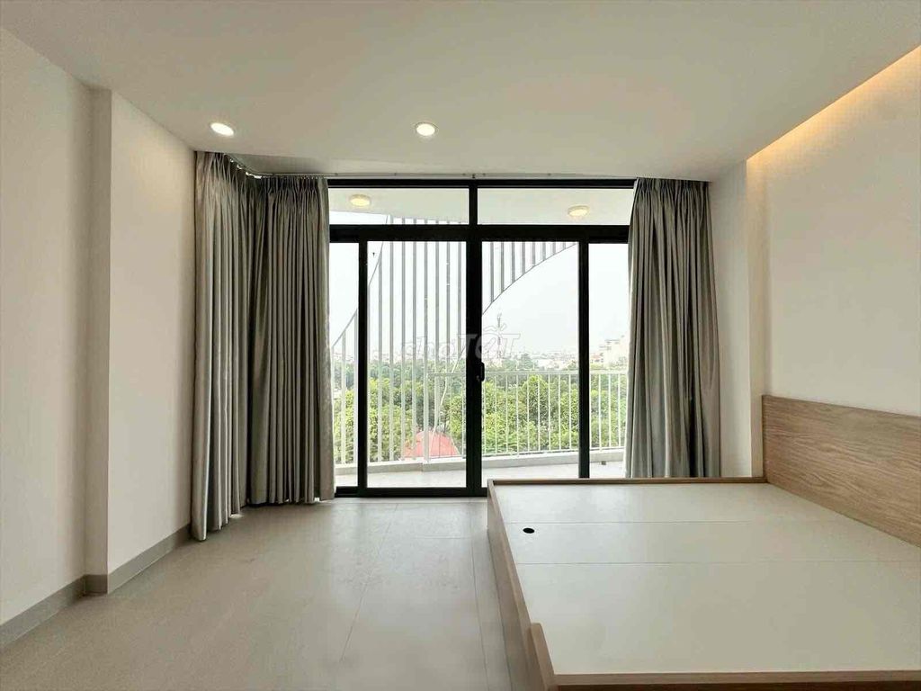Rent the new balcony studio right here in Hoàng Hoa Thám.