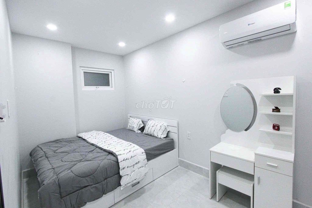 apartment 1 full bedroom, wide open downtown 7th.