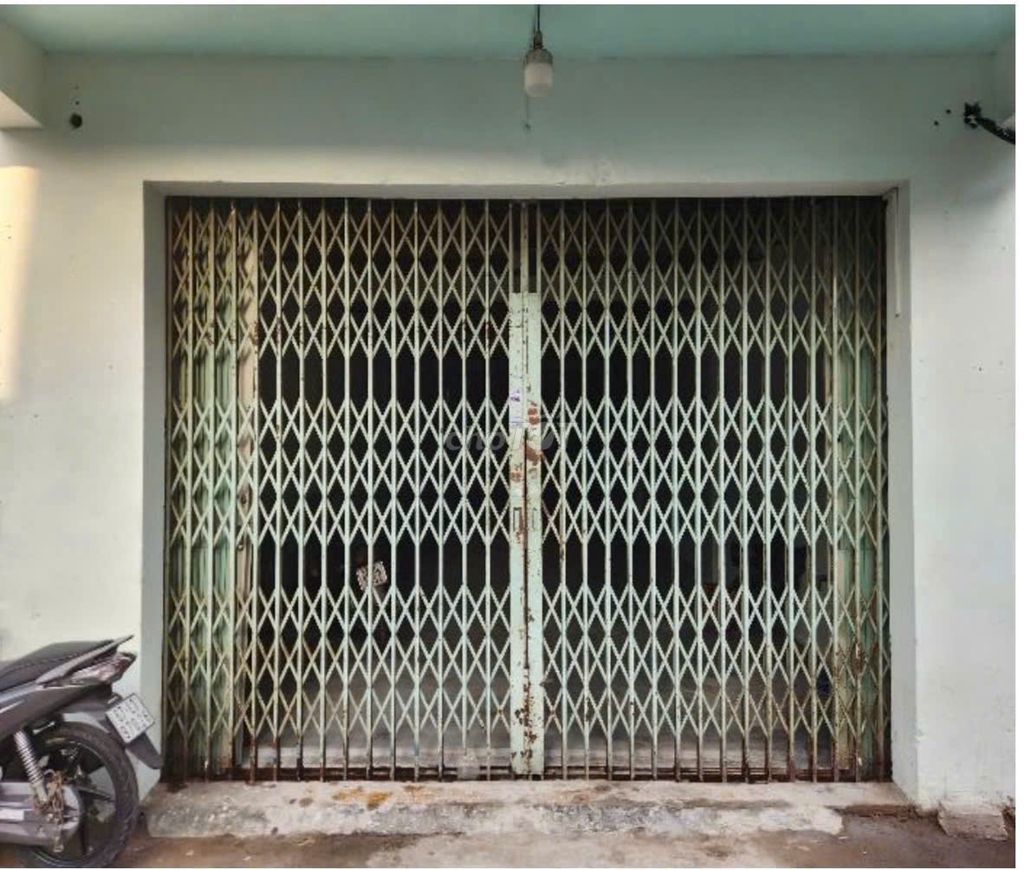 Rent the wide-sq0- 135 M2-fold vault