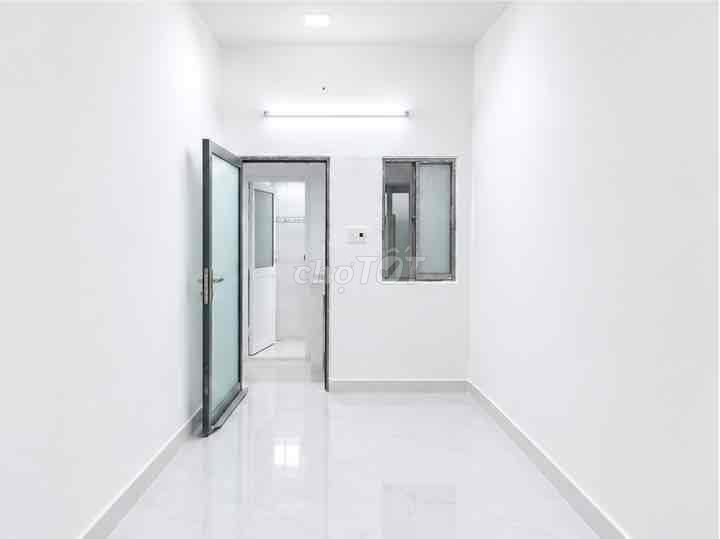 Cold elevators, elevators, guards close to the dedication university