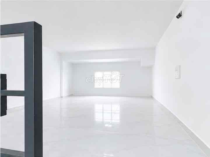 Cold elevators, elevators, guards close to the dedication university
