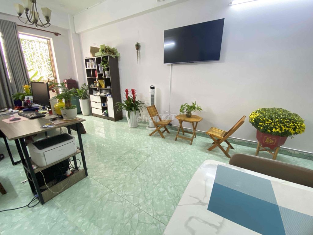share a big room in the building.