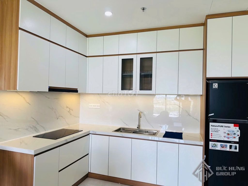 3 bedrooms full of Victoria Village interiors, right at a good price.