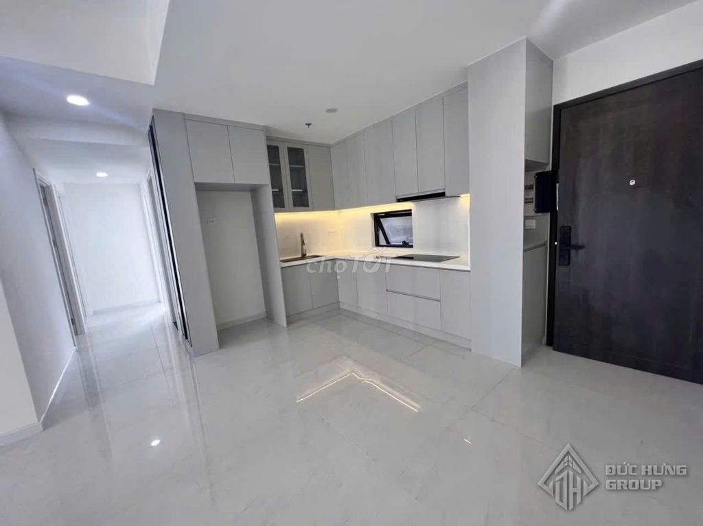 3 bedrooms full of Victoria Village interiors, right at a good price.