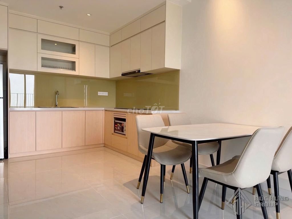 3 bedrooms full of Victoria Village interiors, right at a good price.