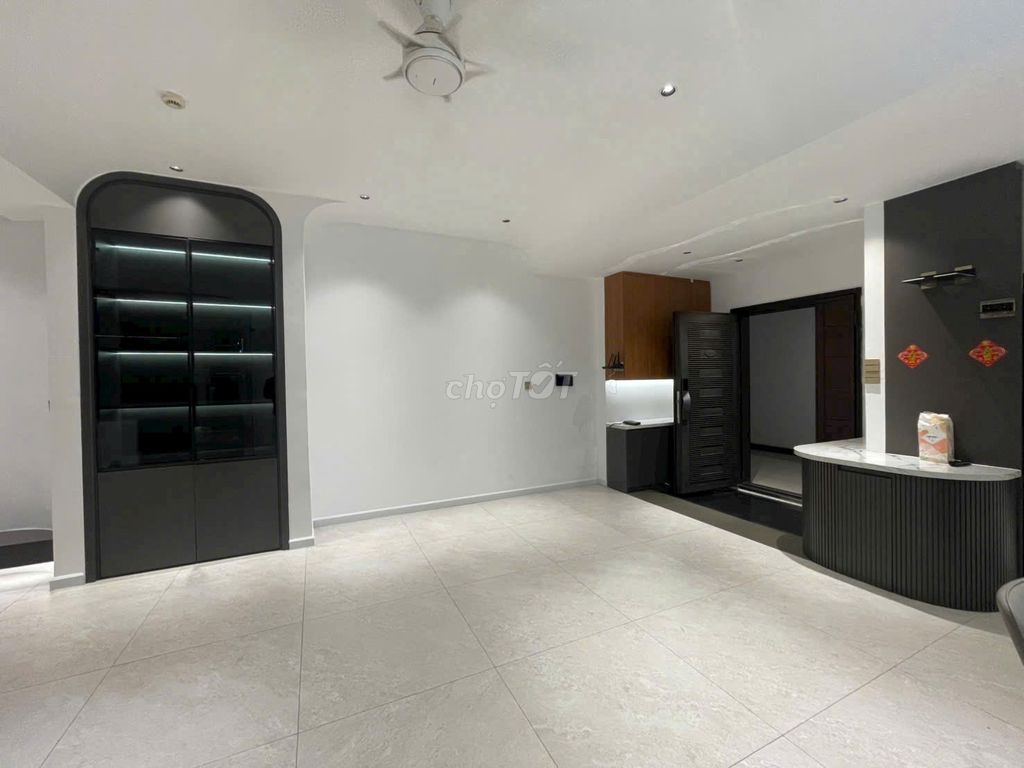 Rent the Scenic Valley apartment. 116 meters, 3 bedroom 2 toilets, full interior. Italian