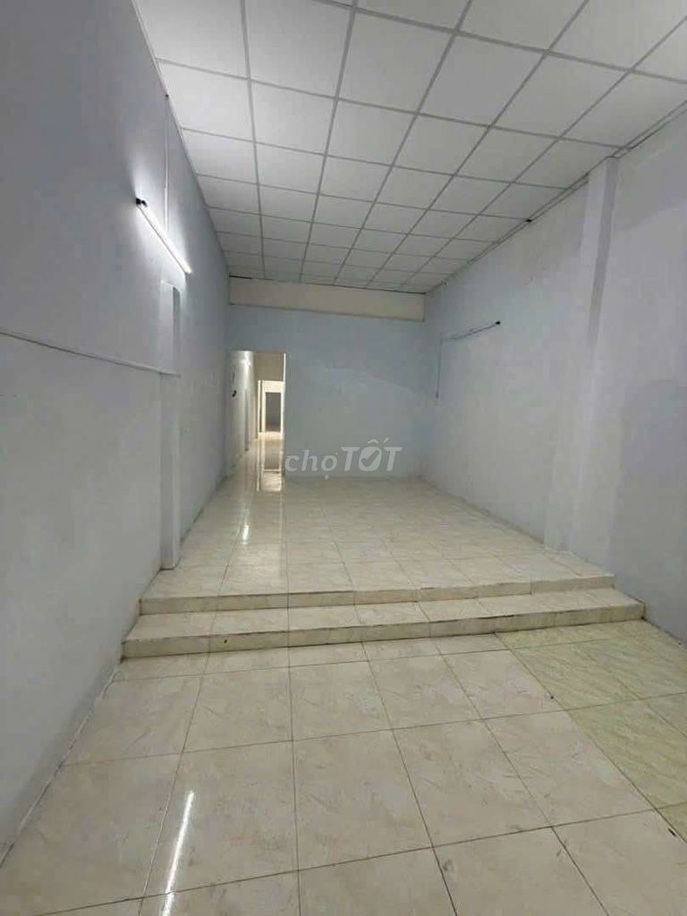 Rent a major warehouse to the 3nd alley.