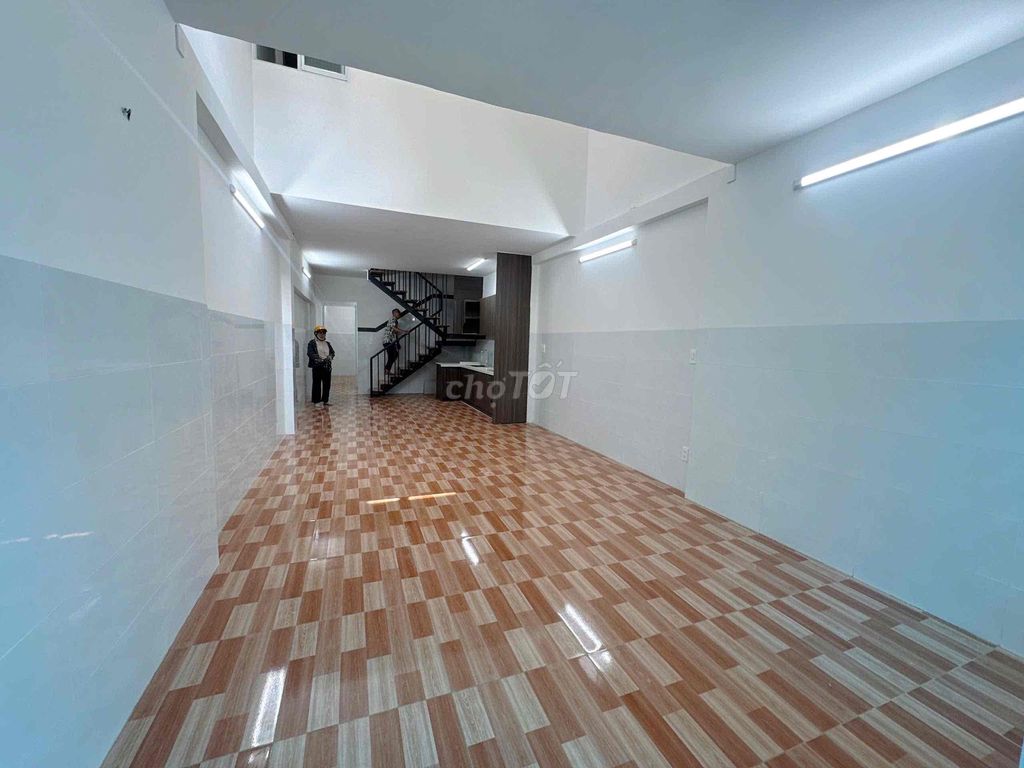 The owner rented the original Tân Sơn Nhì 4 x 20 meters, new home