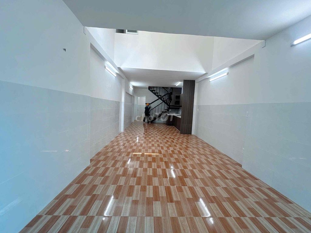 The owner rented the original Tân Sơn Nhì 4 x 20 meters, new home