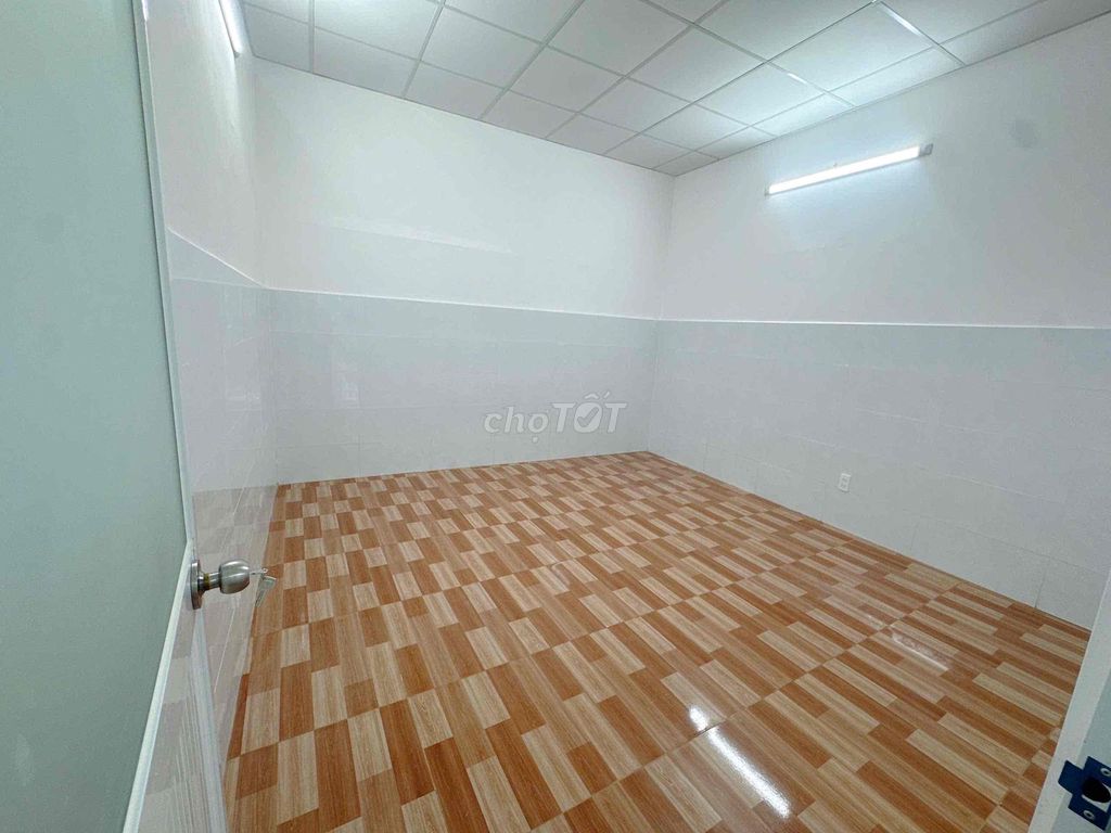 The owner rented the original Tân Sơn Nhì 4 x 20 meters, new home