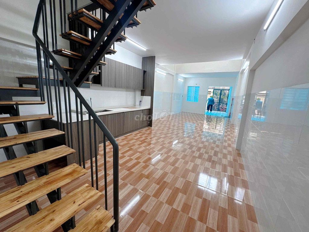 The owner rented the original Tân Sơn Nhì 4 x 20 meters, new home