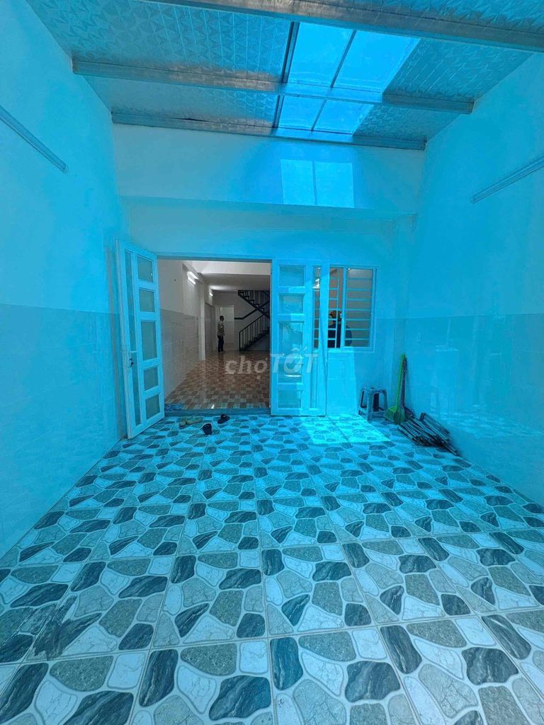 The owner rented the original Tân Sơn Nhì 4 x 20 meters, new home