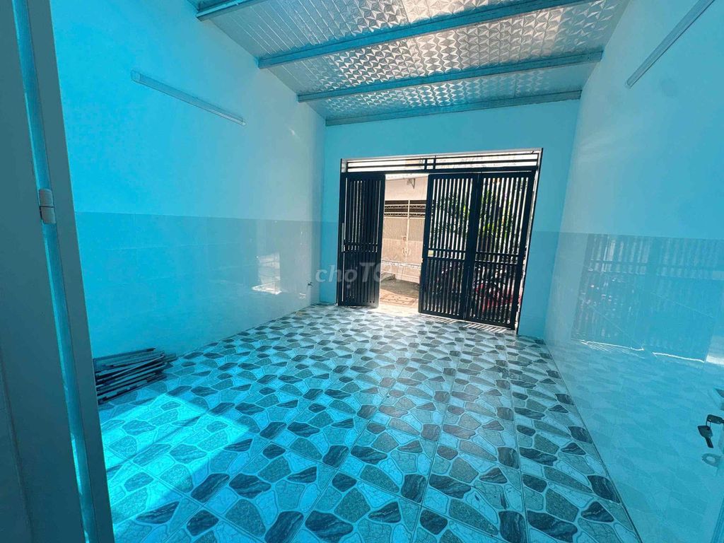 The owner rented the original Tân Sơn Nhì 4 x 20 meters, new home