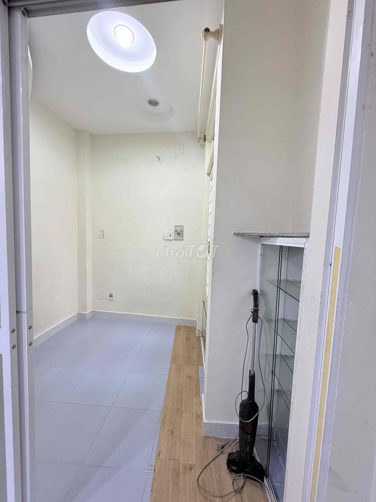 Rent a 3rd county house 3 Tonlet + with a roof & puton per room