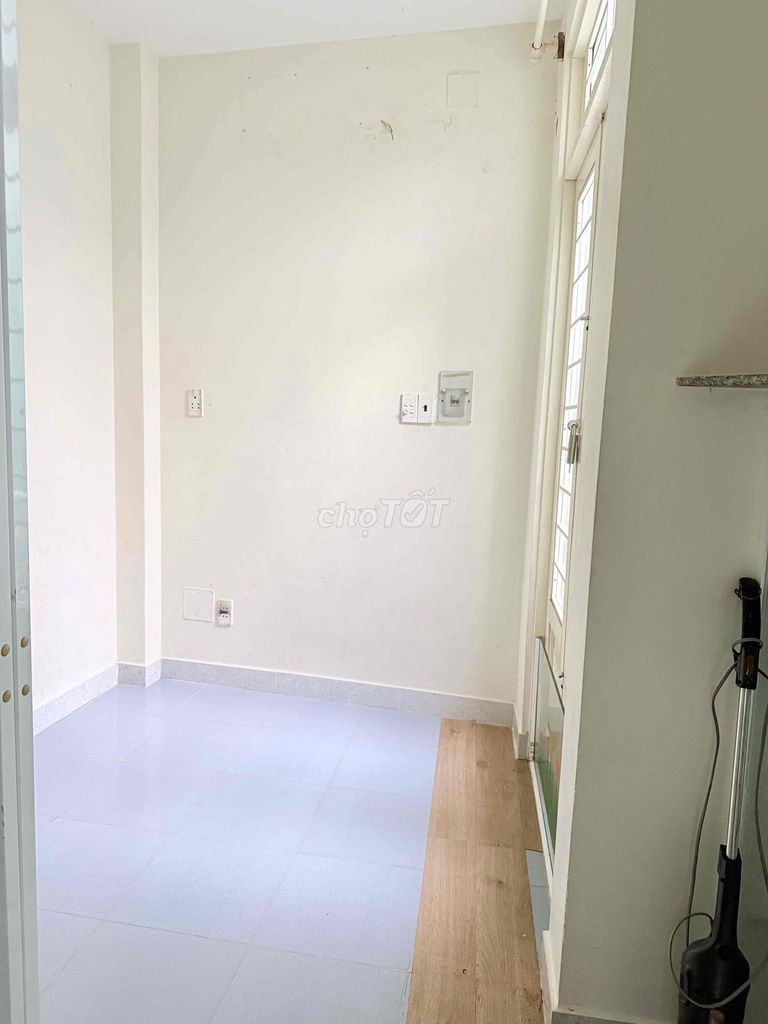 Rent a 3rd county house 3 Tonlet + with a roof & puton per room
