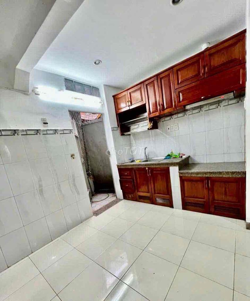 Let's rent the whole house 5 x 10 meters 1st floor Thích Quảng Đức Phú Nhuận floor.