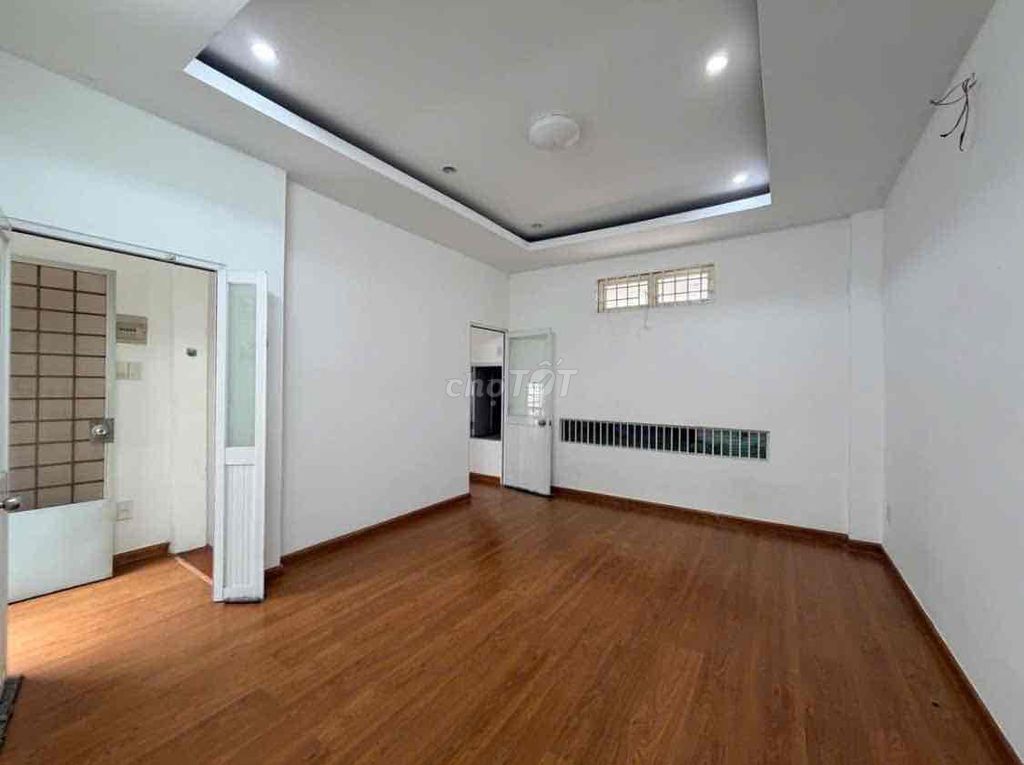 Let's rent the whole house 5 x 10 meters 1st floor Thích Quảng Đức Phú Nhuận floor.