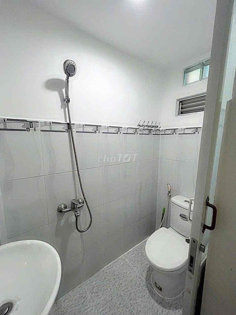 Let's rent the whole house 5 x 10 meters 1st floor Thích Quảng Đức Phú Nhuận floor.