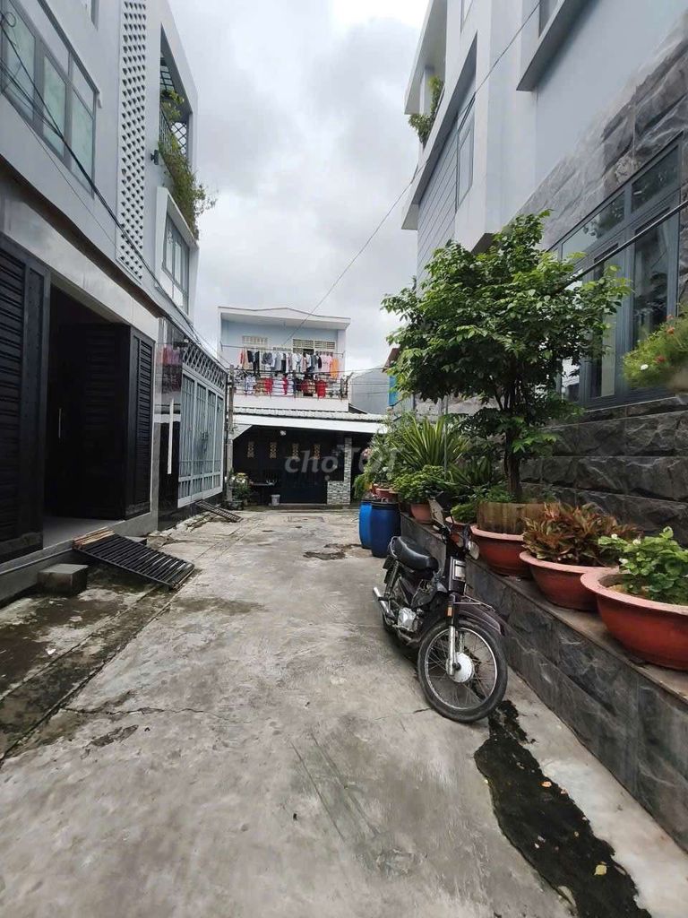Two floors to the ground next to the city.