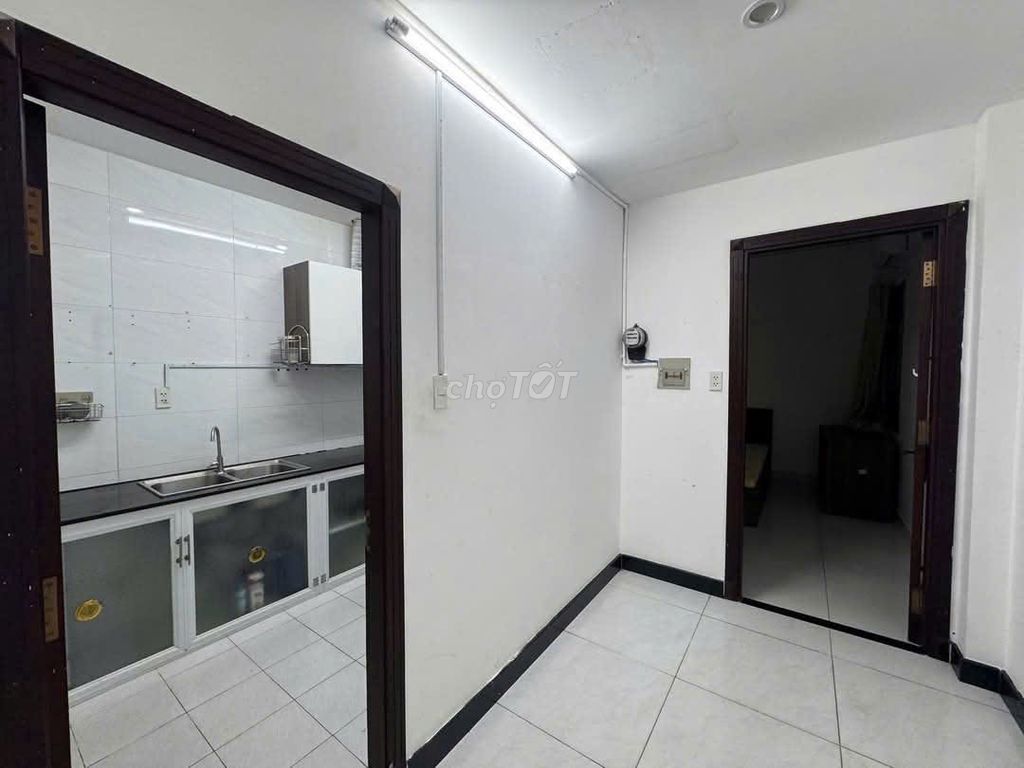 Three bedrooms- Topaz Garden-Trịnh Đình Thảo, down, 10.5 million a month.