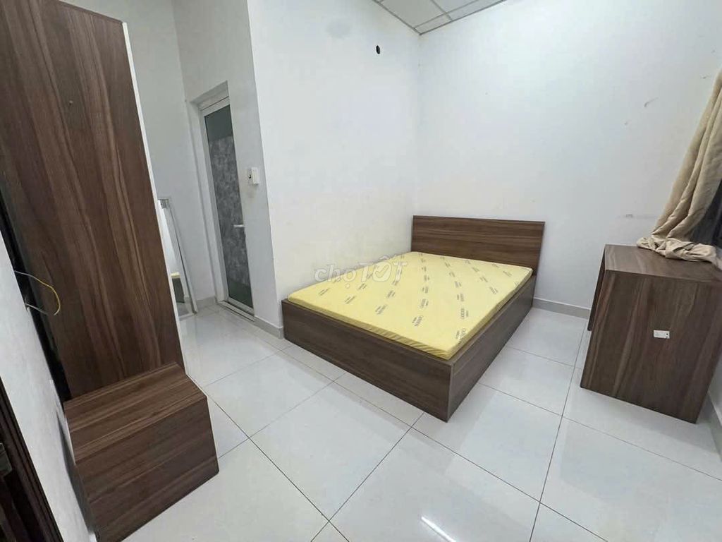 Three bedrooms- Topaz Garden-Trịnh Đình Thảo, down, 10.5 million a month.