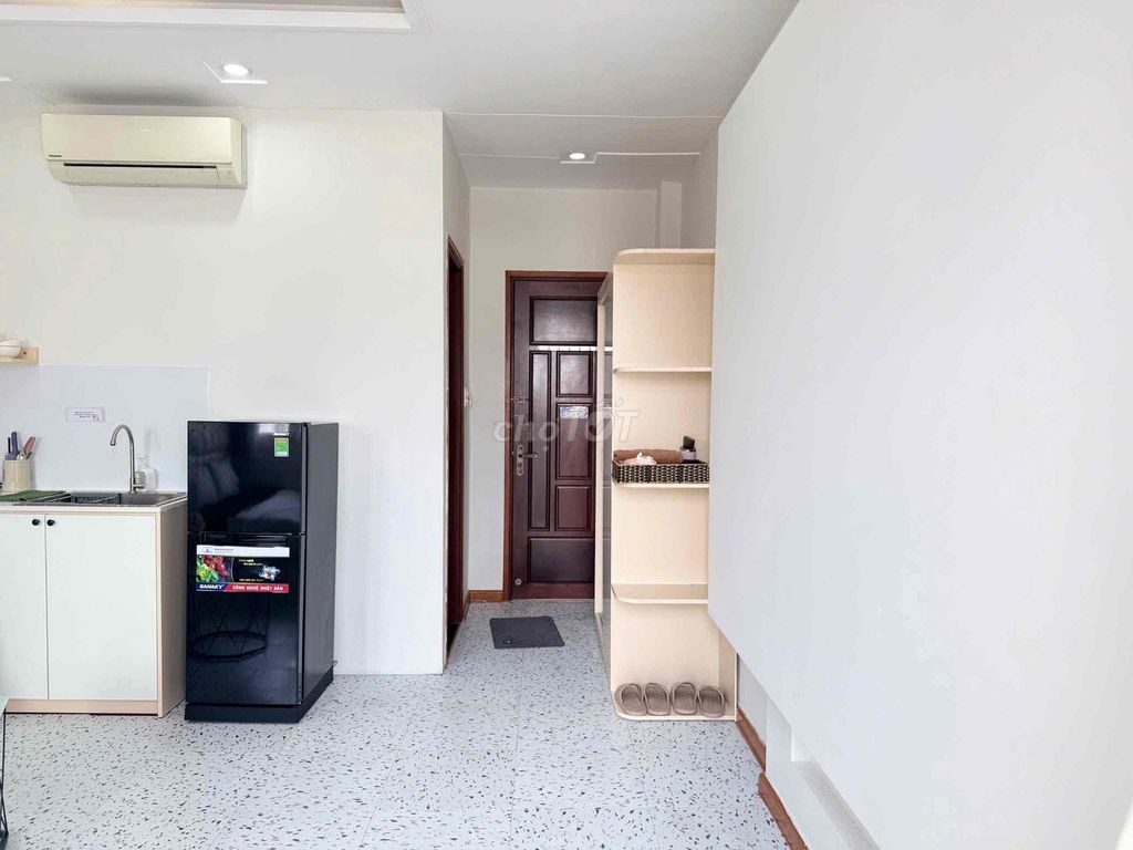 The open balcony studio is located right at Phú Nhuận.